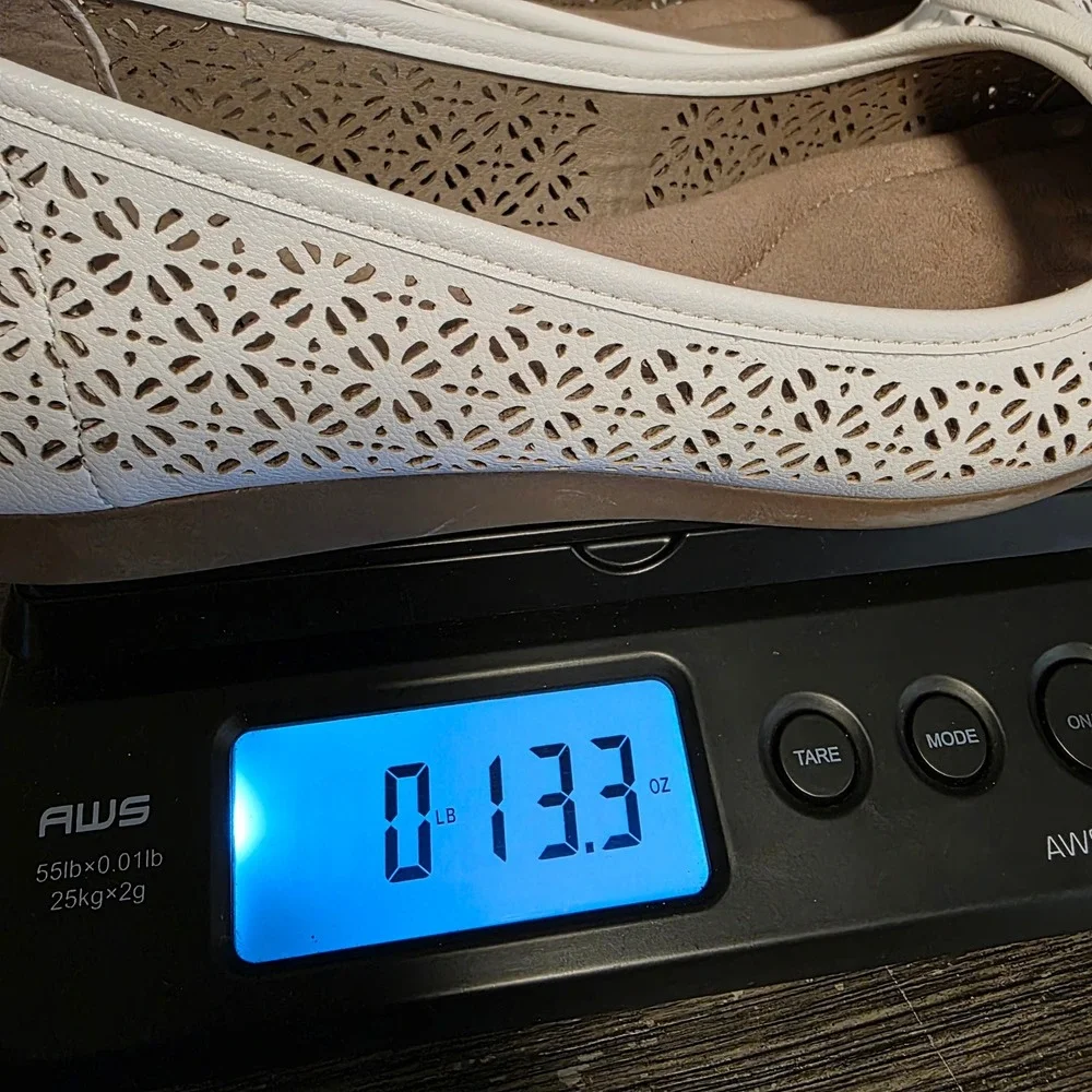 Giani Bernini White Laser Cut Bow Ballet Flats Womens 7.5M EXCELLENT
